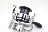 Shimano Naviják Stradic FL 2500